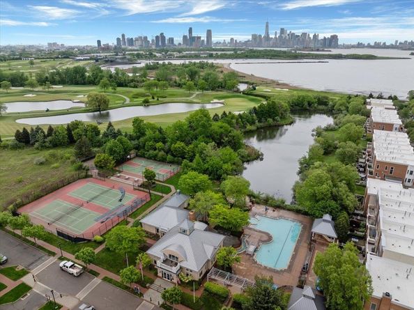 208 Shearwater Ct West 15, Jersey City NJ 07305