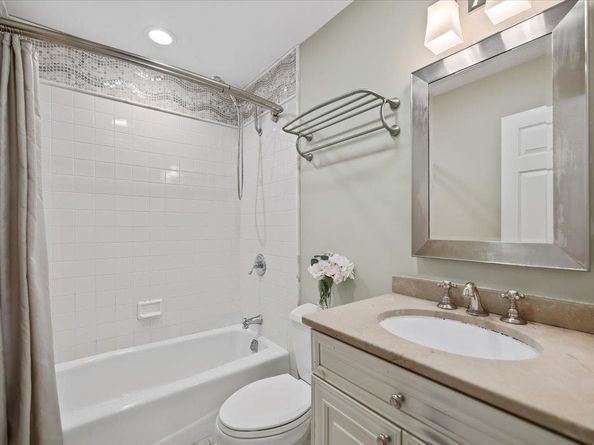 208 Shearwater Ct West 15, Jersey City NJ 07305