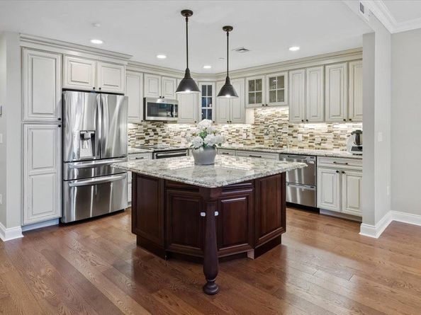 208 Shearwater Ct West 15, Jersey City NJ 07305