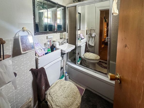 38 Van Reypen St, Jersey City NJ 07306