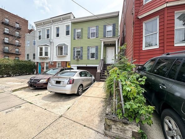 38 Van Reypen St, Jersey City NJ 07306