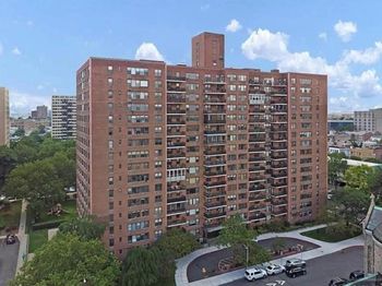 10 Huron Ave