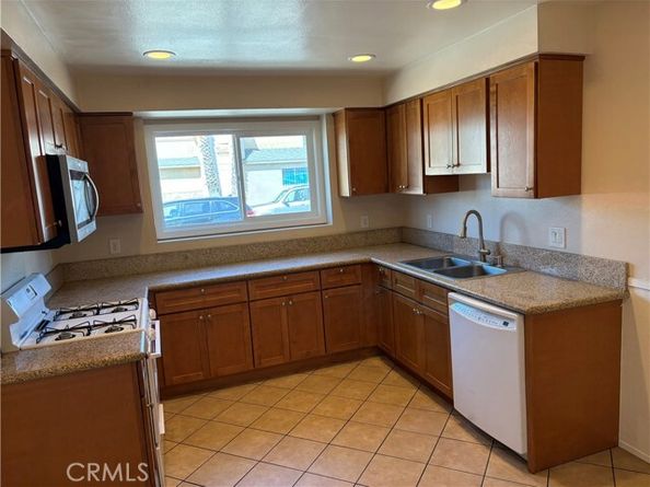 21 Scottsdale, Carson CA 90745