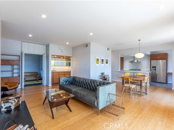 11322 Camarillo Street 204, North Hollywood (los Angeles) CA 91602