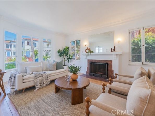 1964 Palmerston, Los Angeles CA 90027