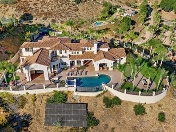 2424 Cerro Sereno, El Cajon CA 92019