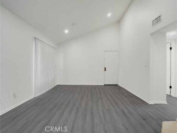 9038 Orion Avenue 209, North Hills (los Angeles) CA 91343