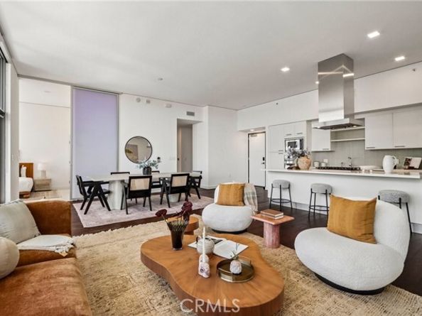 9 MacArthur Place 2003, Santa Ana CA 92707
