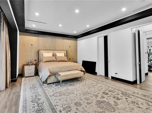 9218 Encino Avenue, Northridge (los Angeles) CA 91325