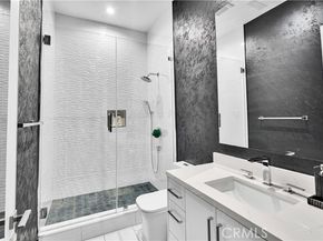 9218 Encino Avenue, Northridge (los Angeles) CA 91325