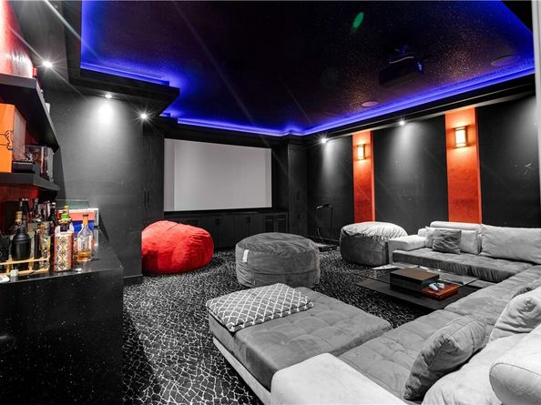 9218 Encino Avenue, Northridge (los Angeles) CA 91325