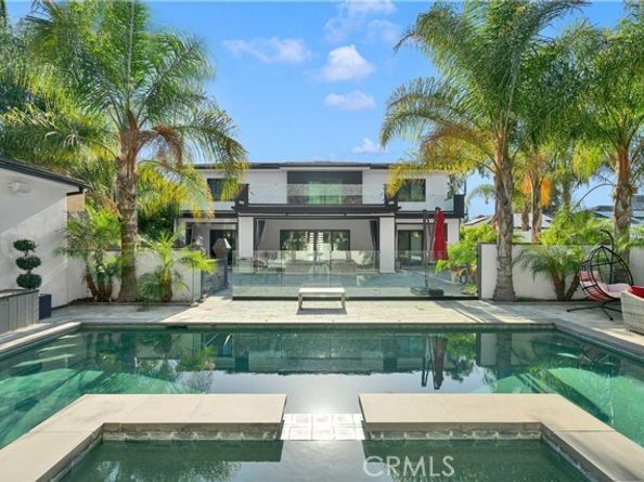9218 Encino Avenue, Northridge (los Angeles) CA 91325