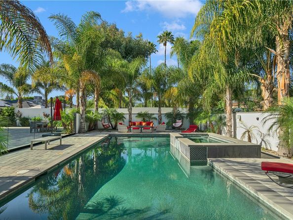 9218 Encino Avenue, Northridge (los Angeles) CA 91325