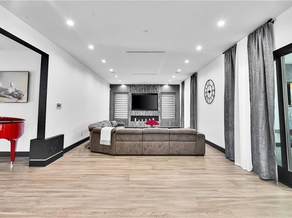 9218 Encino Avenue, Northridge (los Angeles) CA 91325
