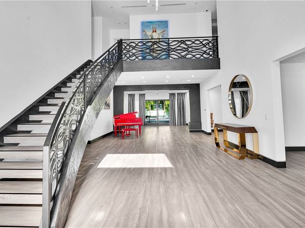 9218 Encino Avenue, Northridge (los Angeles) CA 91325