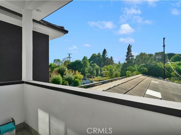 9218 Encino Avenue, Northridge (los Angeles) CA 91325