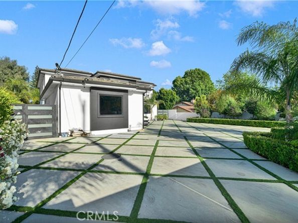 9218 Encino Avenue, Northridge (los Angeles) CA 91325