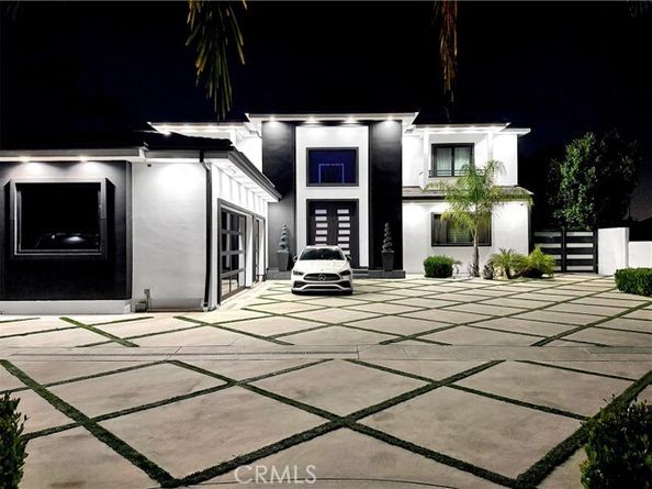 9218 Encino Avenue, Northridge (los Angeles) CA 91325