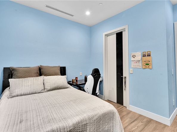 9218 Encino Avenue, Northridge (los Angeles) CA 91325