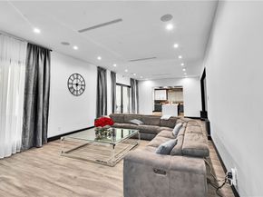 9218 Encino Avenue, Northridge (los Angeles) CA 91325