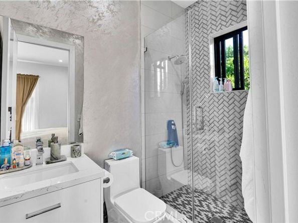 9218 Encino Avenue, Northridge (los Angeles) CA 91325