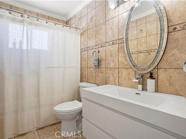 9021 Oneida Avenue, Sun Valley (los Angeles) CA 91352