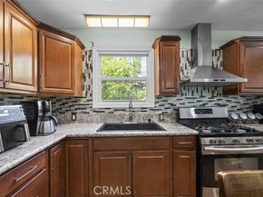 8134 Baird Avenue, Reseda (los Angeles) CA 91335