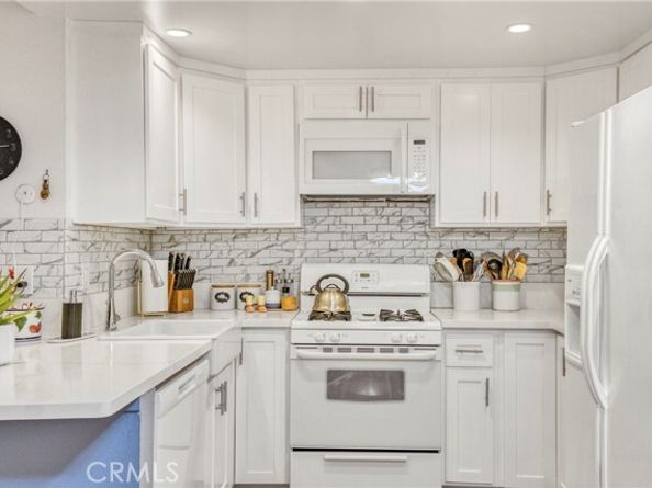 15155 Sherman Way 14, Van Nuys (los Angeles) CA 91405