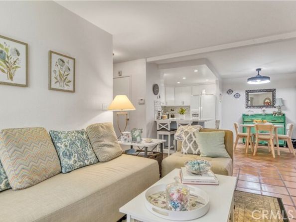 15155 Sherman Way 14, Van Nuys (los Angeles) CA 91405