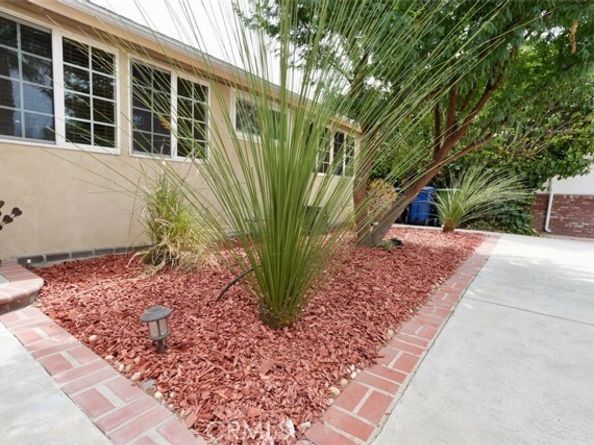 8512 Fullbright Avenue, Winnetka (los Angeles) CA 91306