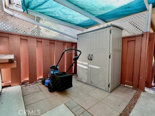 8512 Fullbright Avenue, Winnetka (los Angeles) CA 91306