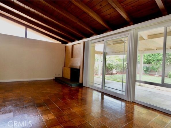 8512 Fullbright Avenue, Winnetka (los Angeles) CA 91306