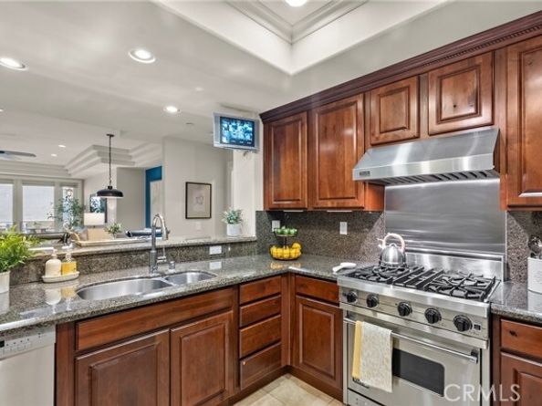 12044 Hoffman Street 204, Studio City (los Angeles) CA 91604