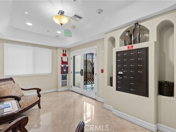 12044 Hoffman Street 204, Studio City (los Angeles) CA 91604