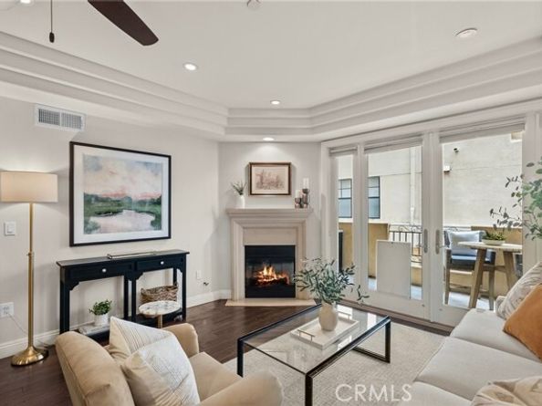 12044 Hoffman Street 204, Studio City (los Angeles) CA 91604