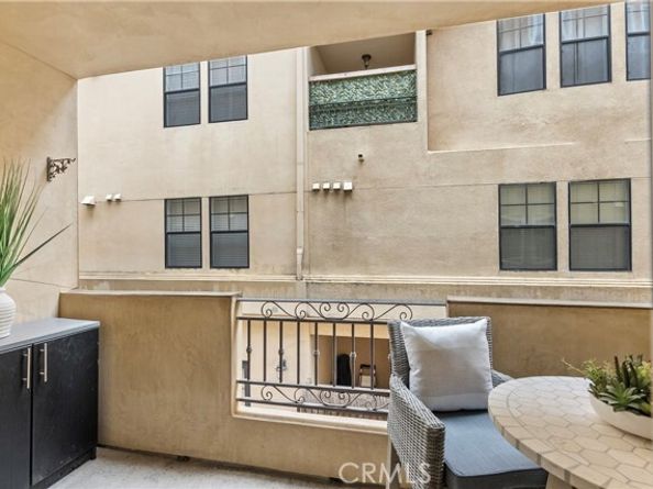 12044 Hoffman Street 204, Studio City (los Angeles) CA 91604