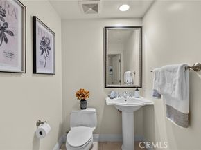 12044 Hoffman Street 204, Studio City (los Angeles) CA 91604