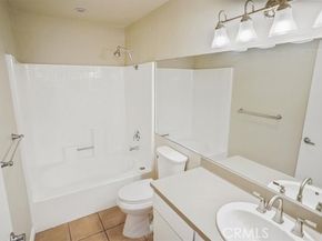 11230 Peach Grove Street 206, North Hollywood (los Angeles) CA 91601