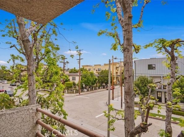 11230 Peach Grove Street 206, North Hollywood (los Angeles) CA 91601