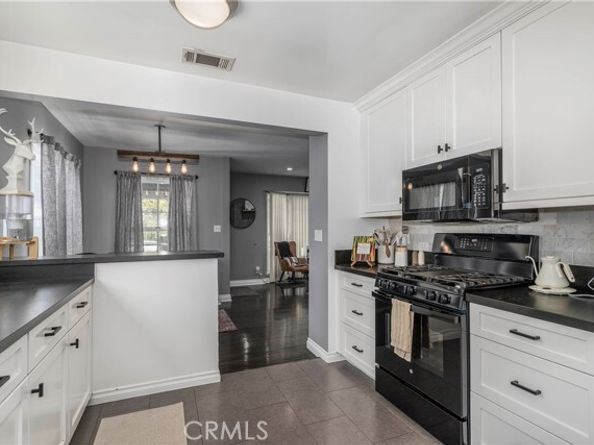 6640 De Celis, Los Angeles CA 91406