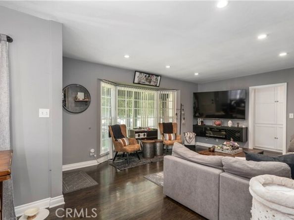 6640 De Celis, Los Angeles CA 91406