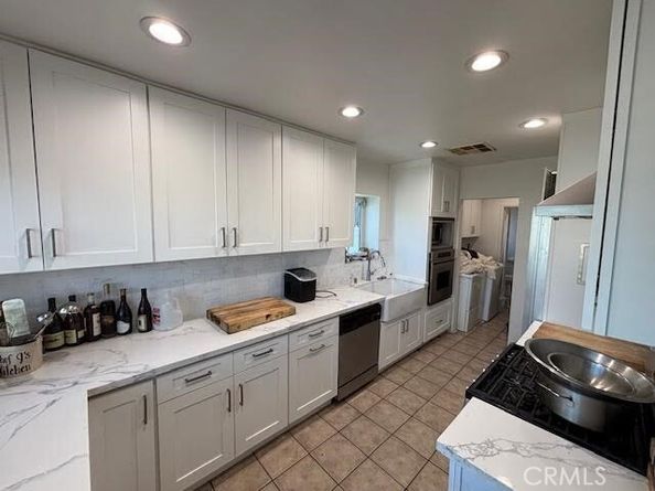 13600 Sylvan Street, Los Angeles CA 91401
