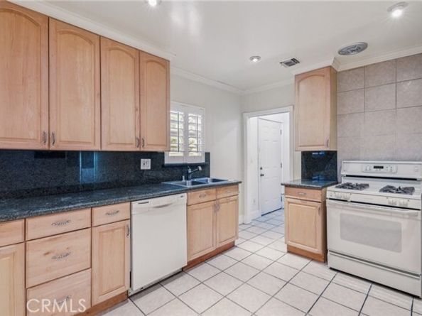 6542 Zelzah Avenue, Reseda (los Angeles) CA 91335