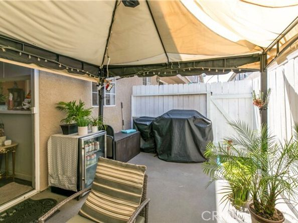 18347 Saticoy Street 17, Reseda (los Angeles) CA 91335