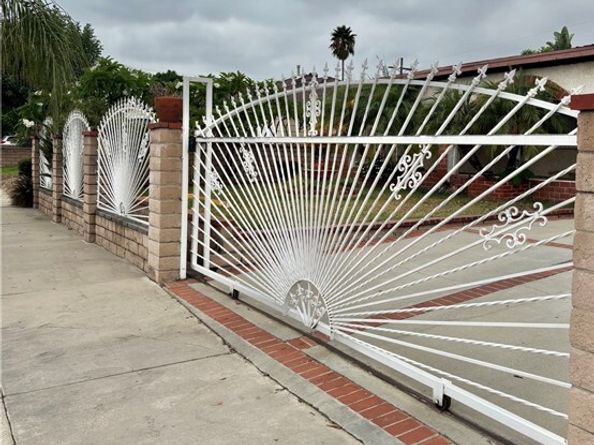 10200 Rincon Avenue, Pacoima (los Angeles) CA 91331