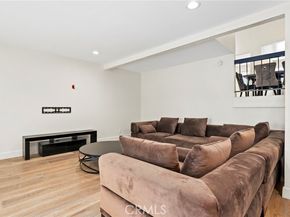 21535 Erwin Street 131, Woodland Hills (los Angeles) CA 91367