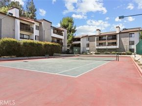 21535 Erwin Street 131, Woodland Hills (los Angeles) CA 91367