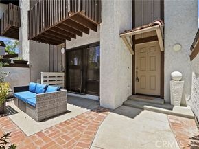 21535 Erwin Street 131, Woodland Hills (los Angeles) CA 91367