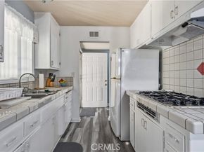 11474 Gladstone, Sylmar (los Angeles) CA 91342