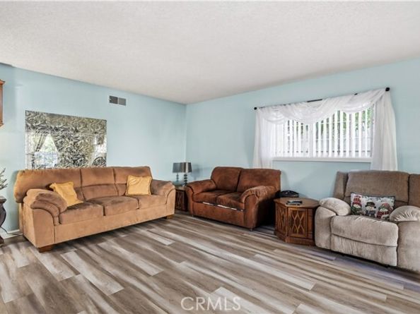 11474 Gladstone, Sylmar (los Angeles) CA 91342